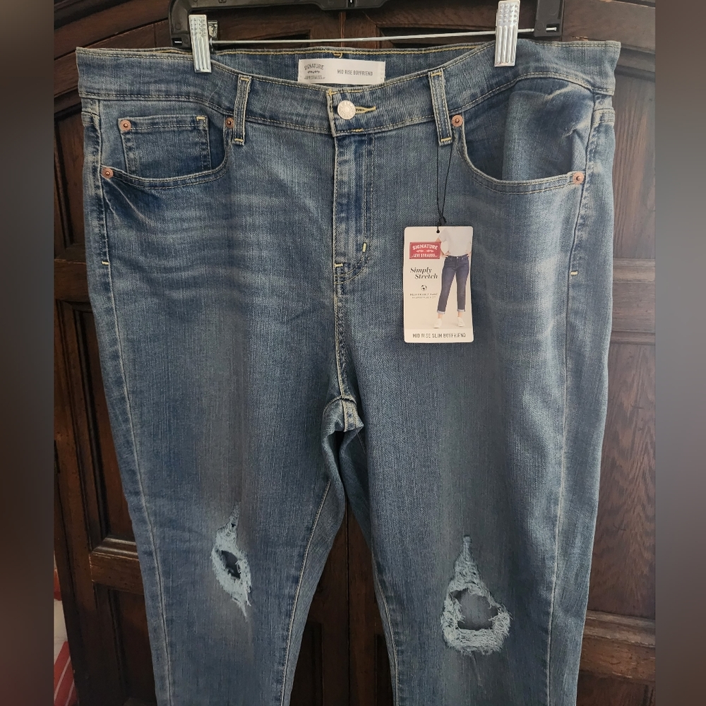 Signature by Levi Strauss size 18 womens mid rise slim boyfriend stretch jean